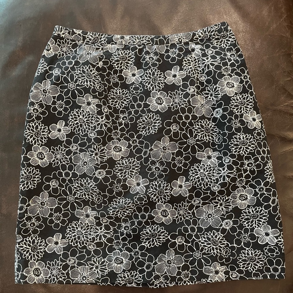Black and White Floral Pencil Skirt
